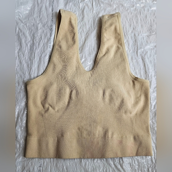Annette Seamless Beige Sports Bra Size Medium NWT - Picture 2 of 4